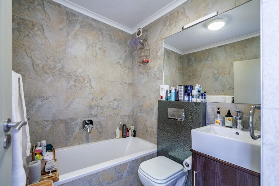 2 Bedroom Property for Sale in Sea Point Western Cape